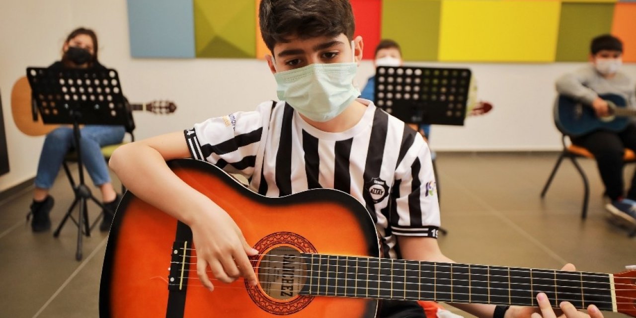 Şsm’deki Gitar Kursuna Yoğun İlgi