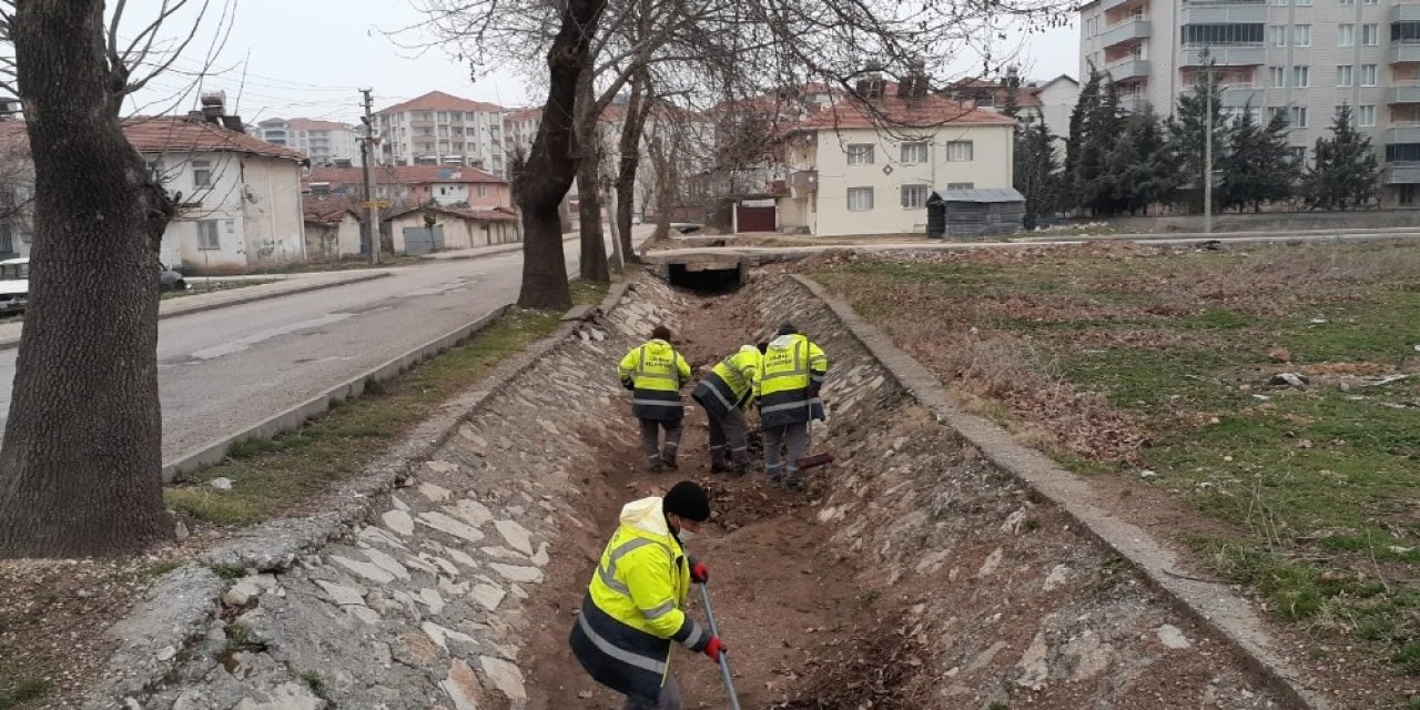 Mimar Sinan Mahallesinde Kanal Temizliği