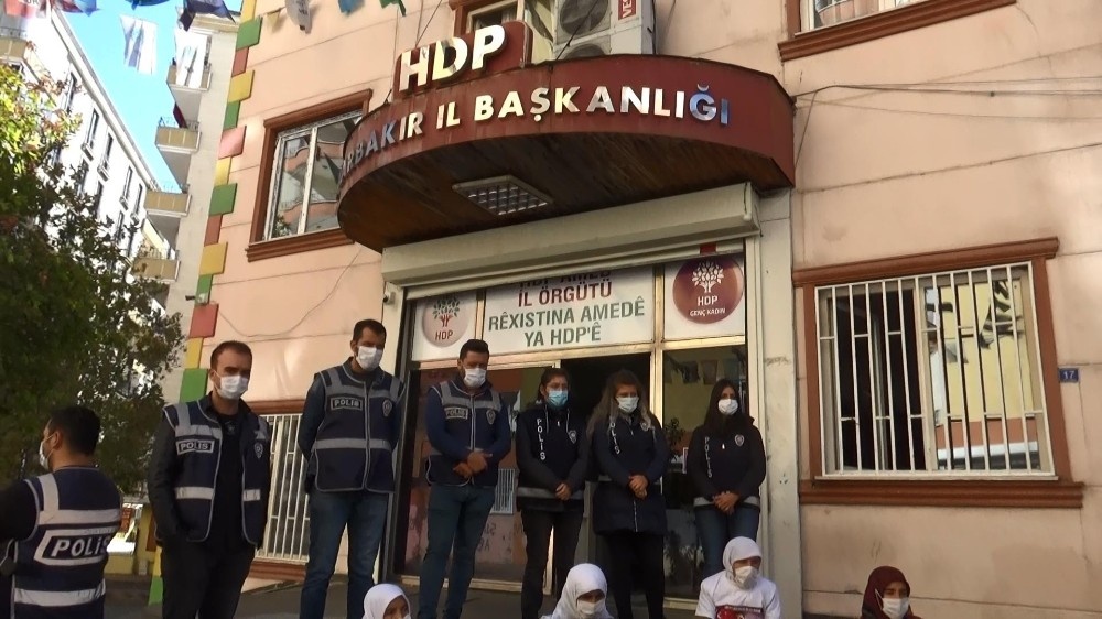 Evlat nöbetindeki aileler: "Evlatlarımızın kaçırılmasının tek sorumlusu HDP’dir"