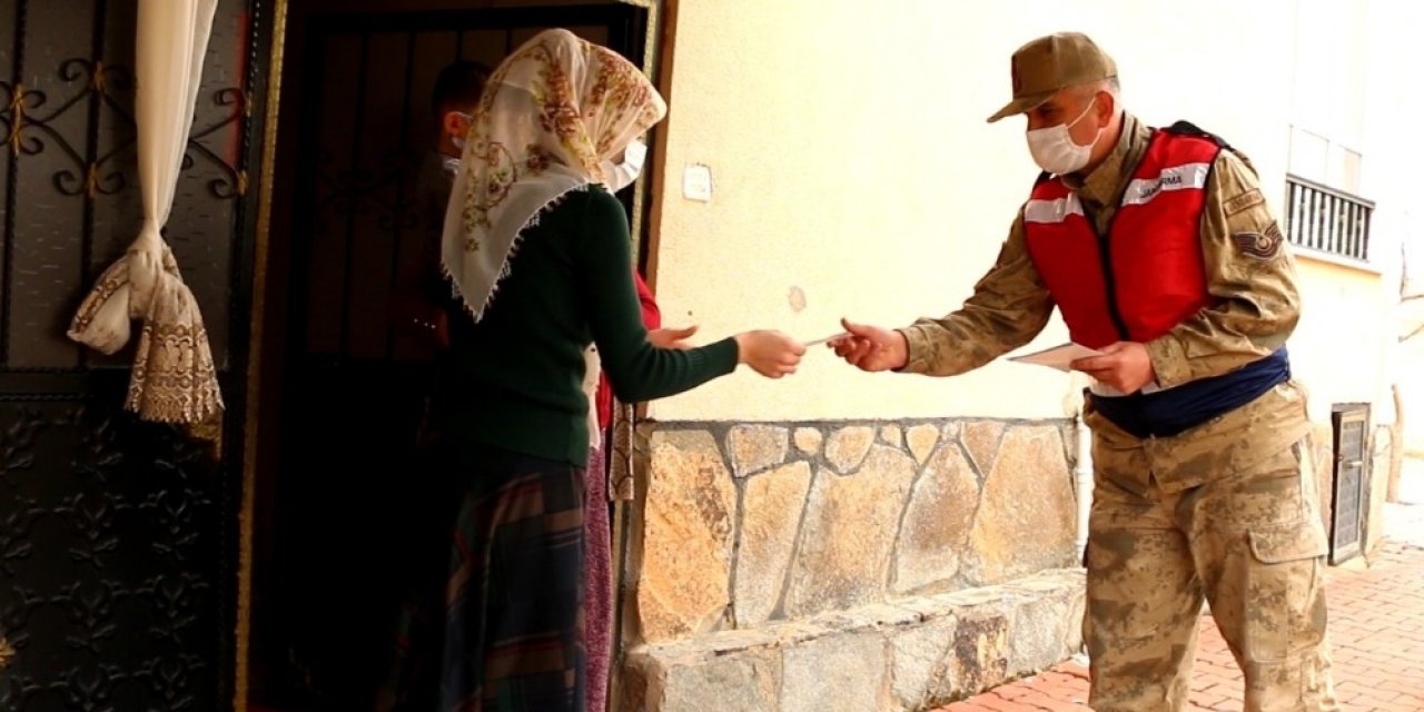 Jandarma Ekipleri En Ücra Noktalara Kadar Ulaşıp Vatandaşları Bilgilendiriyor