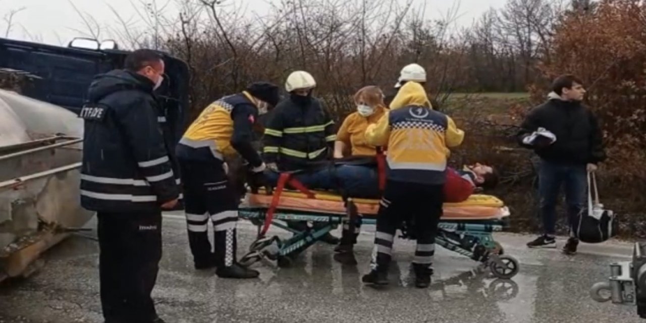 Yenisehir-bilecik Yolunda Beton Mikseri Devrildi, Araç Kuyrukları Oluştu