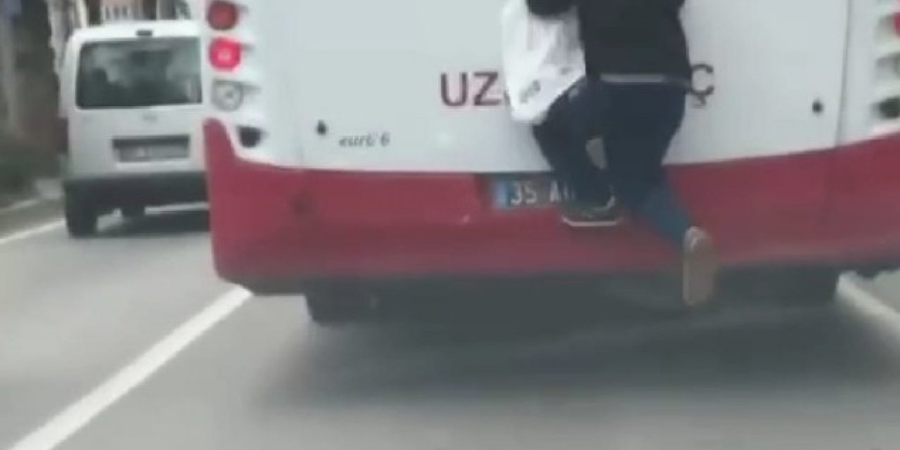 Hareket Halindeki Otobüse Tutunarak Canını Hiçe Saydı