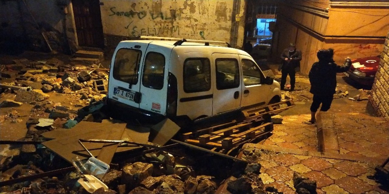 Kahramanmaraş’ta Şiddetli Yağmur Sonrası Okulun İstinat Duvarı Çöktü