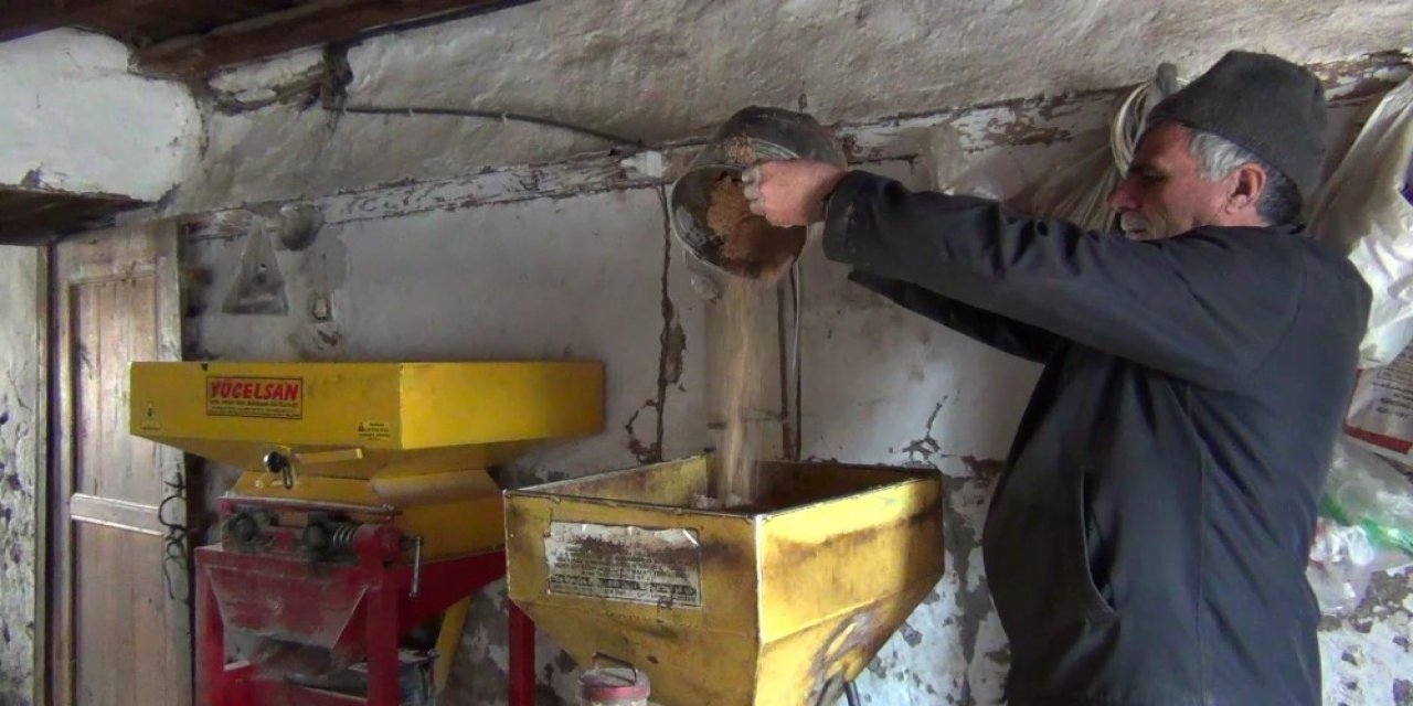 Sındırgı’da 55 Yıldır Doğal Yöntemlerle Susam Yağı Çıkarıyorlar