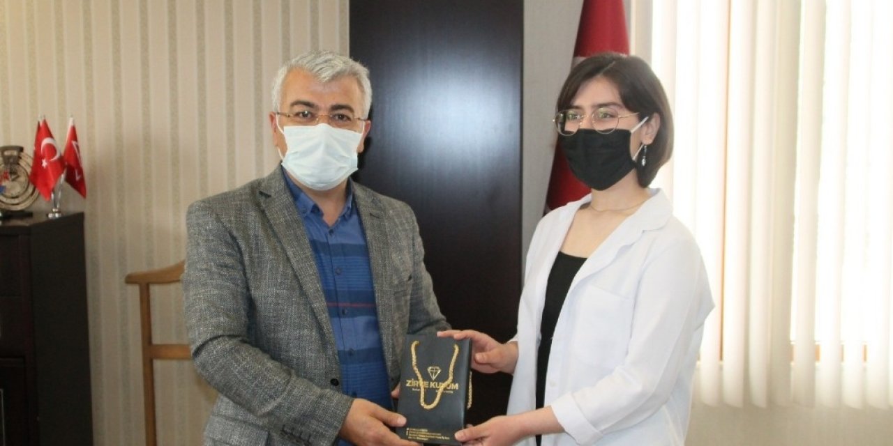 Türkiye 7.’si Fatma Nur Sezgen’e Kaymakam Yiğit’ten Ödül