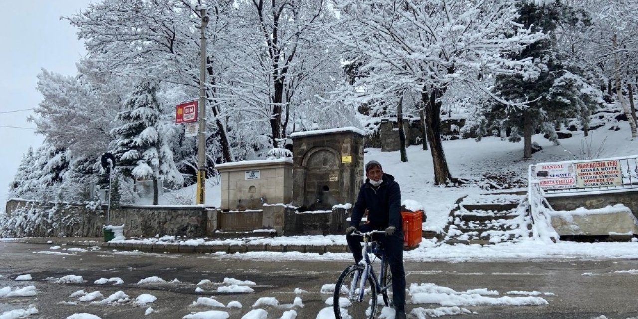 Kar Ve Soğuk Havaya Rağmen Bisiklet Tutkusundan Vazgeçmedi