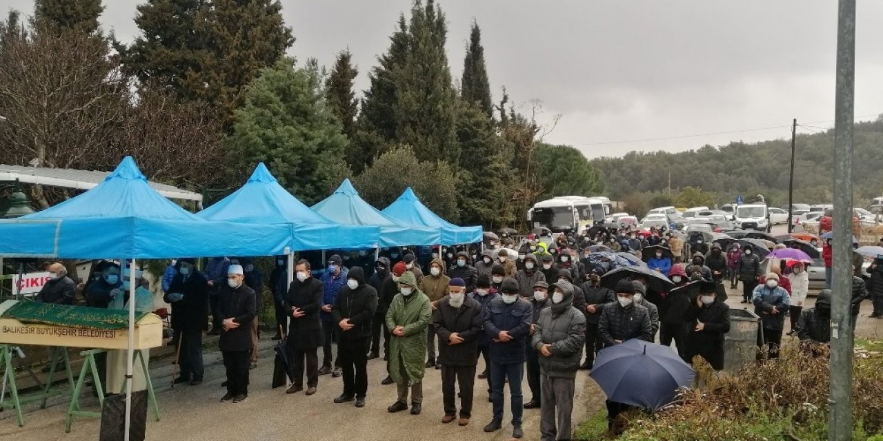 Dr. Bezirkanoğlu Son Yolculuğuna Uğurlandı