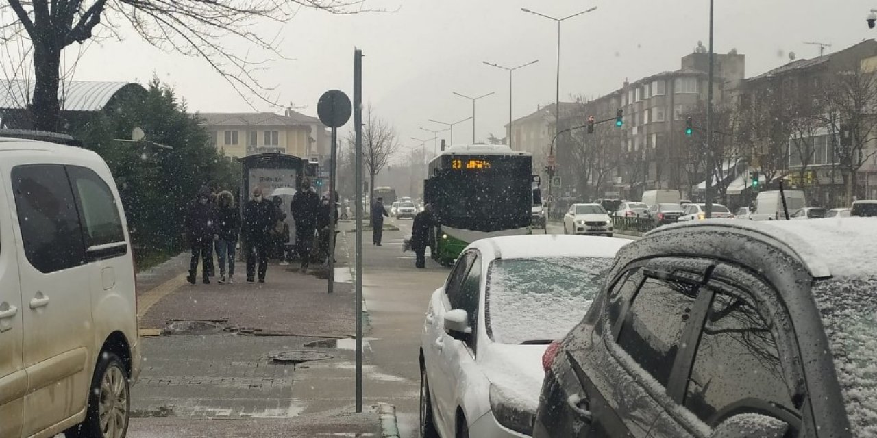 Bursa’ya Bahar Ortasında Kar Yağdı