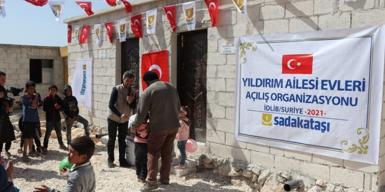Ak Parti İ̇zmir Milletvekili Binali Yıldırım’dan İ̇dlibli Mültecilere Ev Desteği