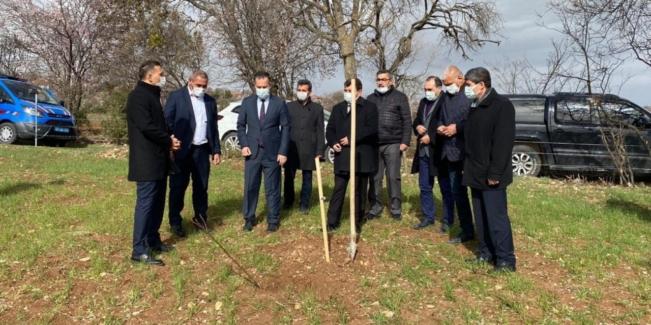 Dinar’da Deneme Amaçlı Kestane Fidanı Dikildi