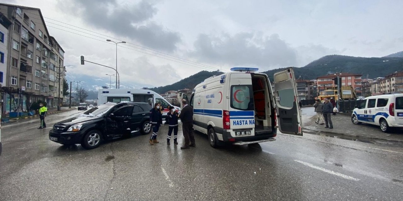 Devrek’te Trafik Kazası: 3 Yaralı