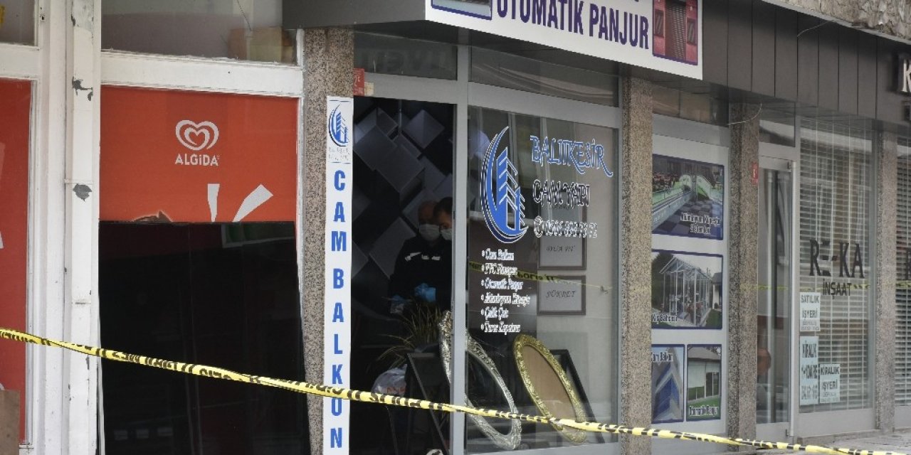 5 Yaşındaki Çocuk Annesini Silahla Vurdu