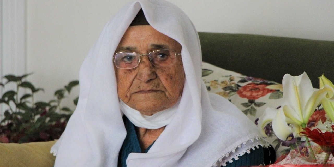 Korona Virüs 119 Yaşındaki ‘şeker Nine’yi Teğet Geçti