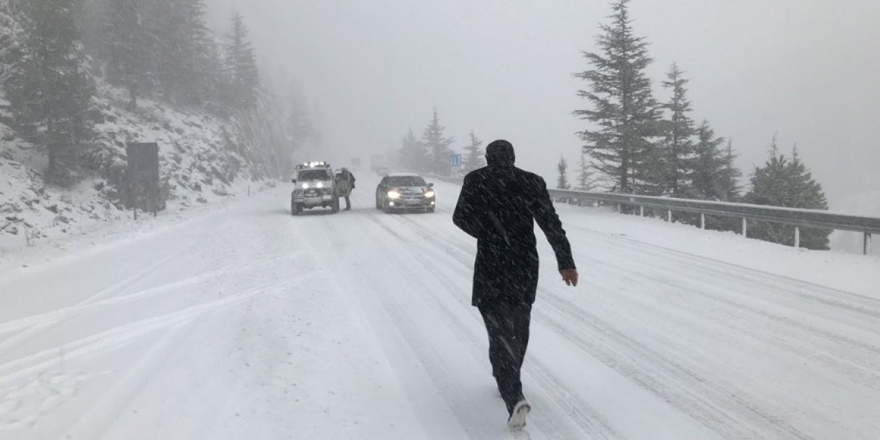 Antalya-konya Karayolunda Yoğun Kar Yağışı