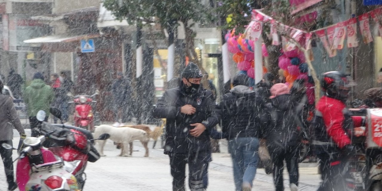 Kırklareli’nde Mart Ayında Lapa Lapa Kar Yağışı