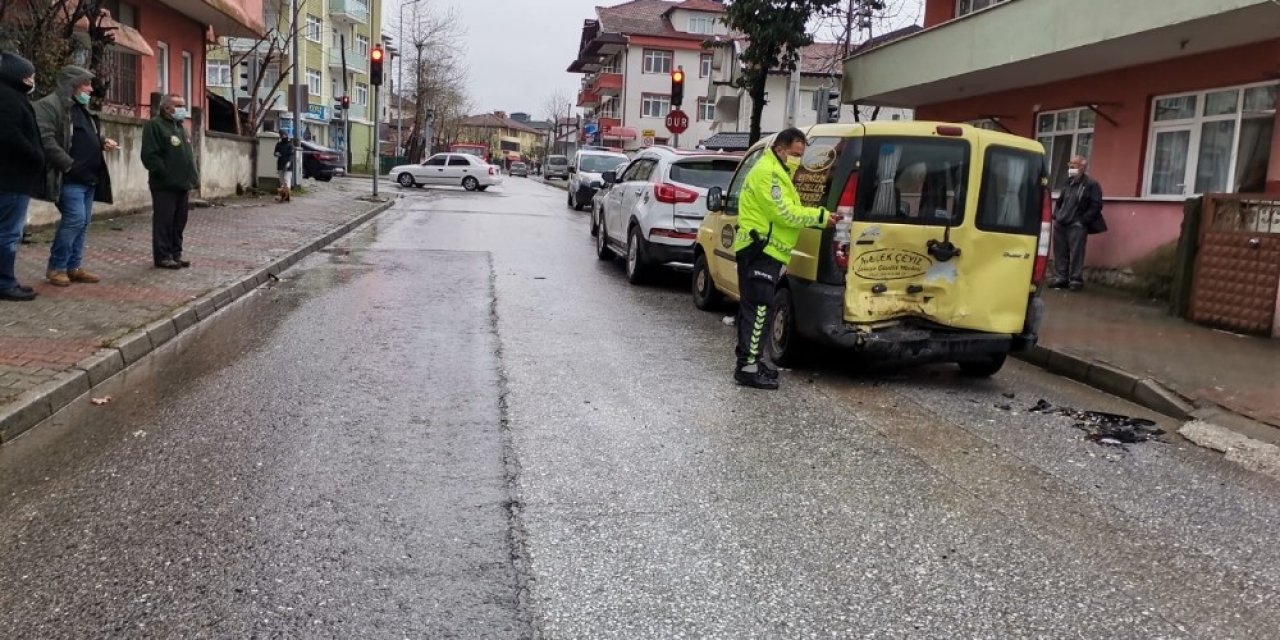 Alkollü Sürücü 3 Araca Çarptıktan Sonra Olay Yerinden Kaçtı