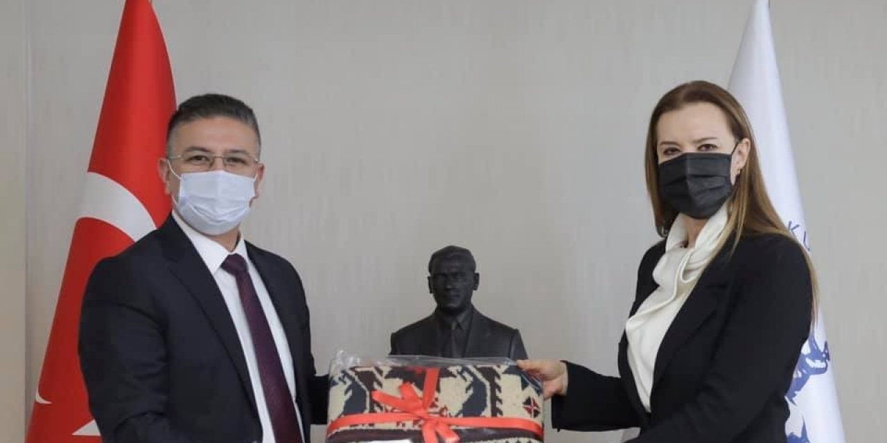 Rektör Kuş, İ̇zmir’de Rektör Nüket Hotar’ı Ziyaret Etti
