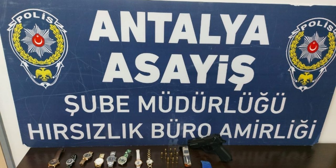 Kapının Kilidini Düşürüp 45 Bin Tl’lik Ziynet Eşyası Çaldılar, Kaçamadılar
