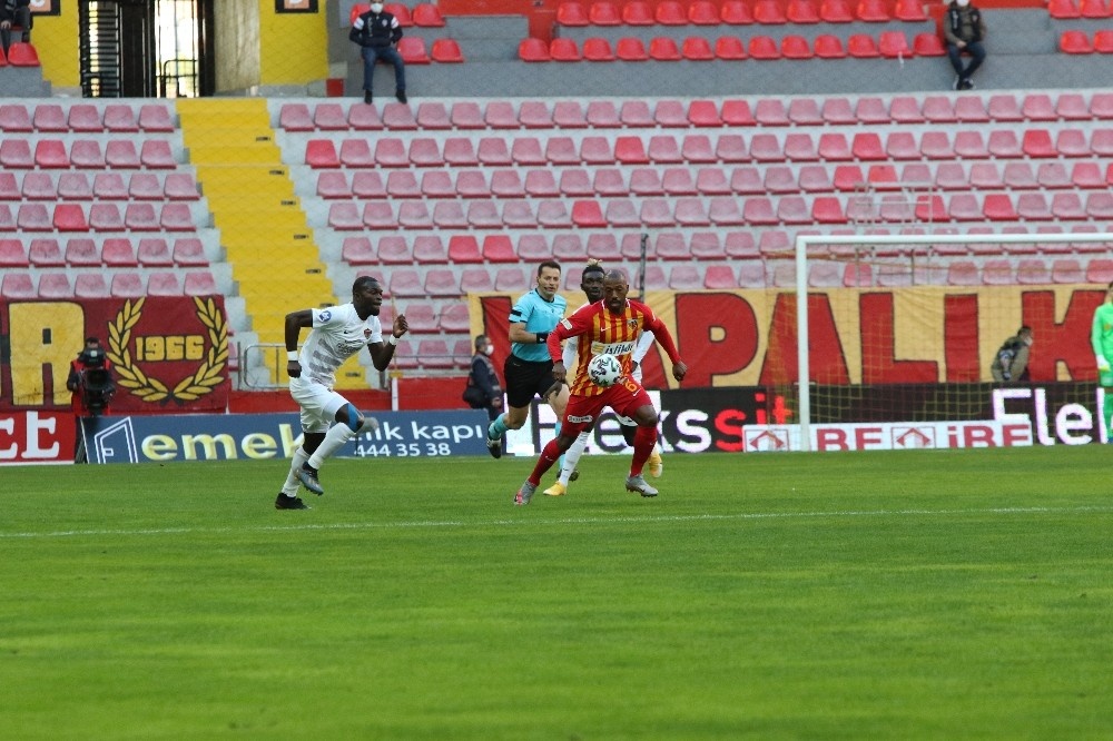 Süper Lig: Hes Kablo Kayserispor: 0 - Atakaş Hatayspor: 0 (İlk yarı)