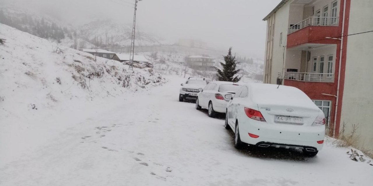 Sincik İlçesi Kar Yağışına Teslim Oldu