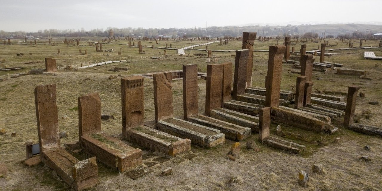 Tarihi Mezar Taşları Yurt Dışında Tanıtılacak