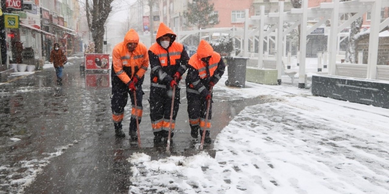 Mart Ayında Yağan Kar Hayatı Olumsuz Etkiledi
