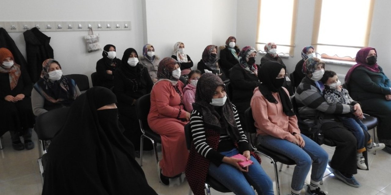 Narkotik Polisi Anne Ve Anne Adaylarına Uyuşturucu İle Mücadeleyi Anlattı