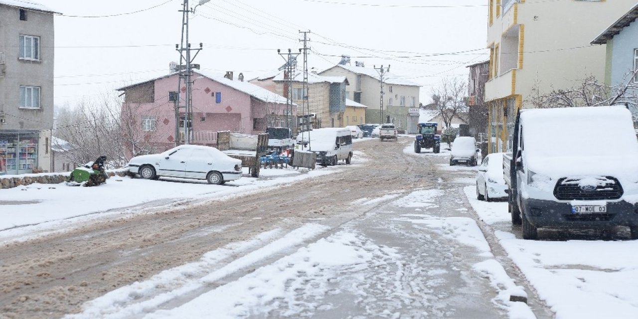 Çelikhan’da Kar Yağışı Başladı
