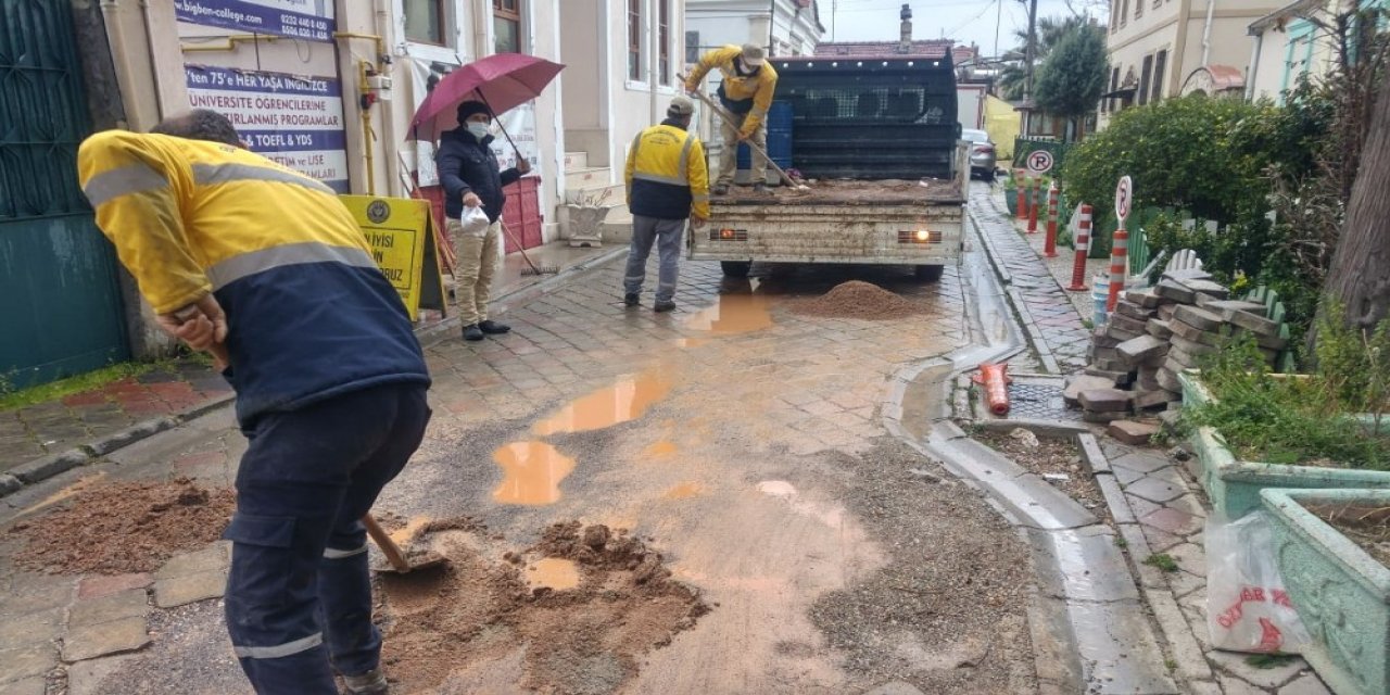 Buca’da Bozulan Yollarda Tadilat Çalışmaları