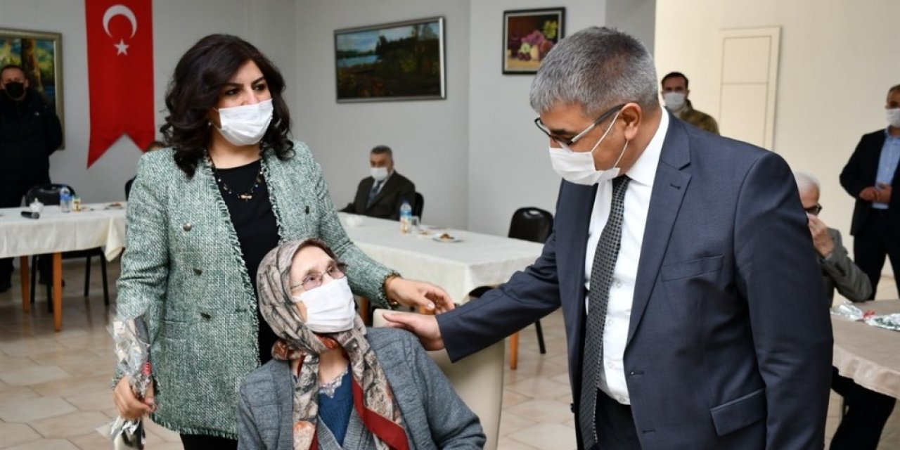 Vali Gürel Yaşlılarla Buluştu