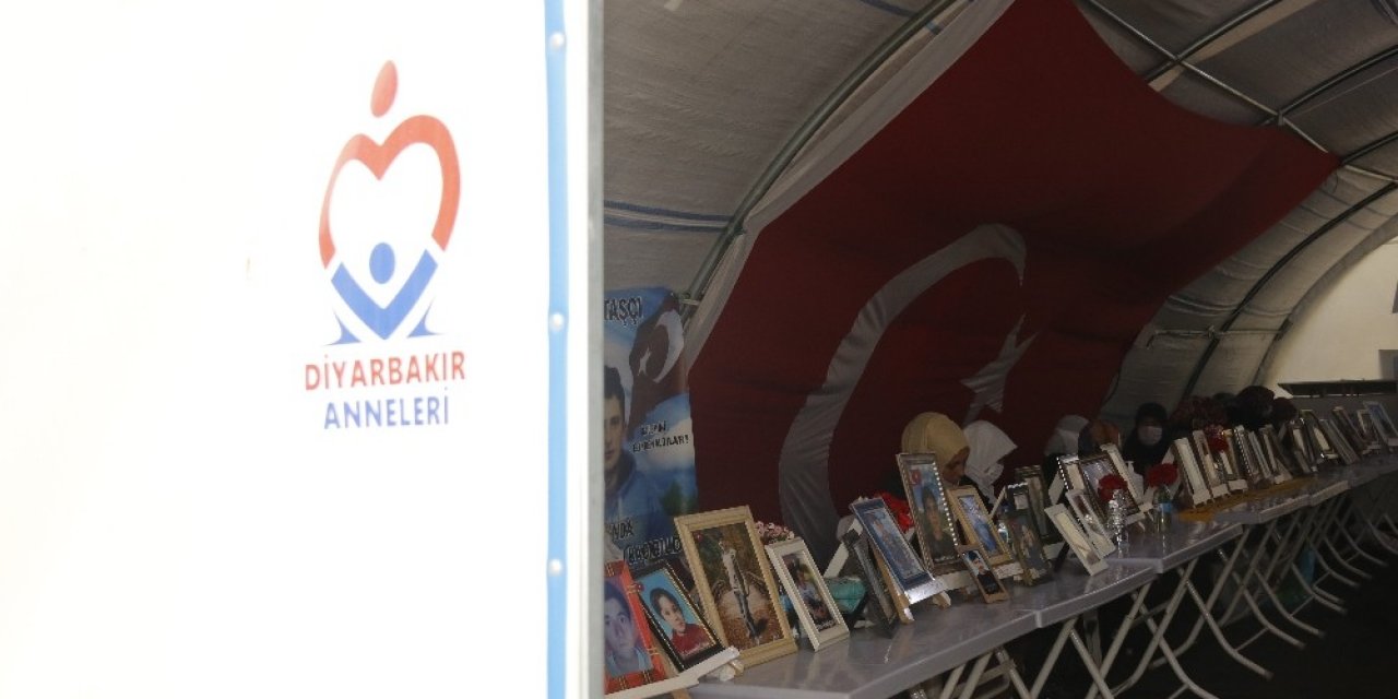 Evlat Nöbetindeki Ailelerden Çocuklarına ’teslim Olun’ Çağrısı