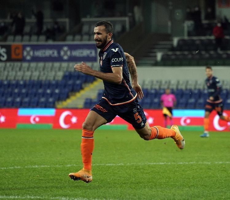 Mehmet Topal, Başakşehir’de ilk golünü attı