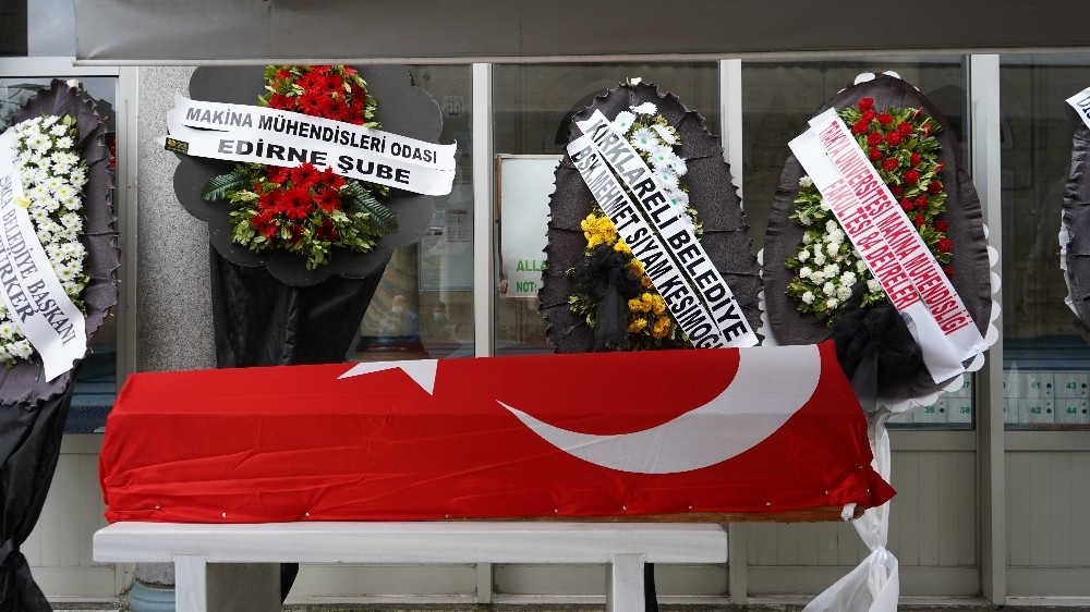 Covid-19’dan yaşamını yitiren belediye başkan yardımcısı toprağa verildi