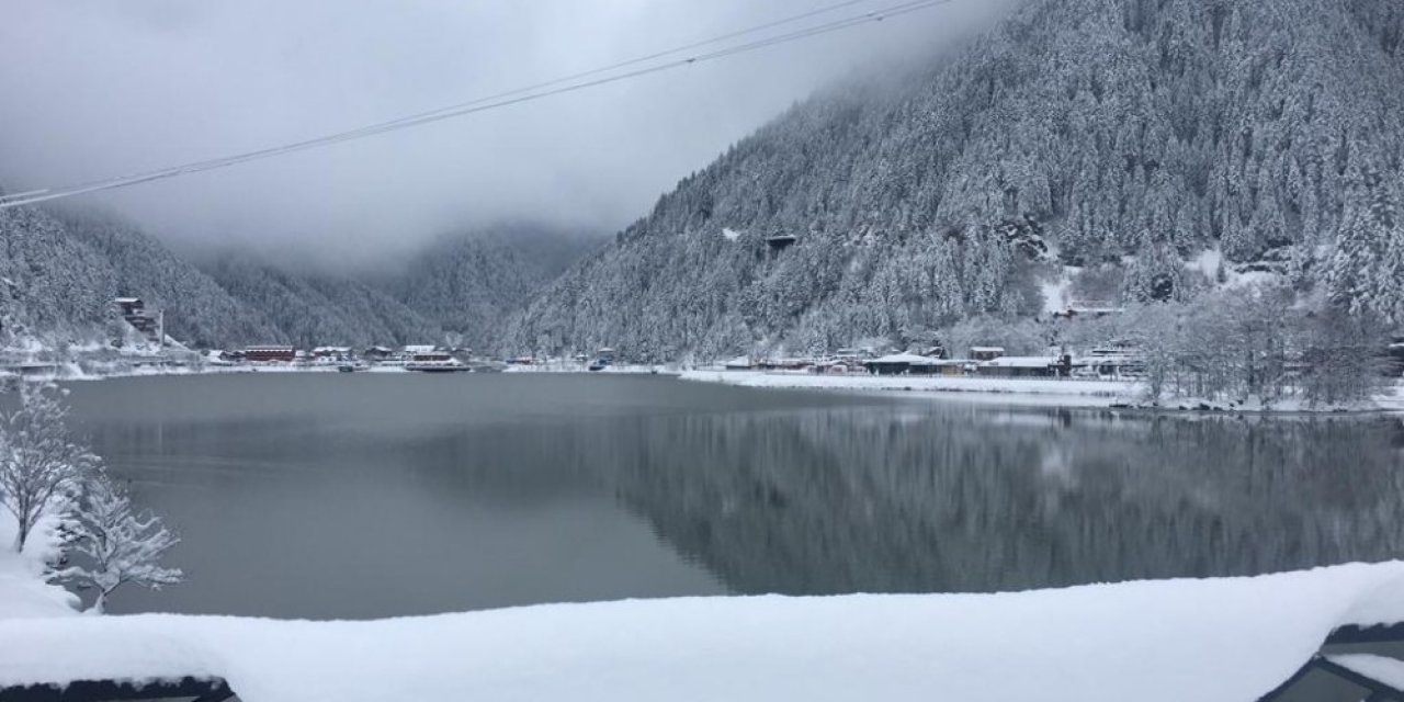 Uzungöl’e Mart Karı Düştü