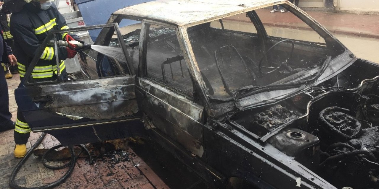 Park Halindeki Lpg’li Otomobilde Yangın