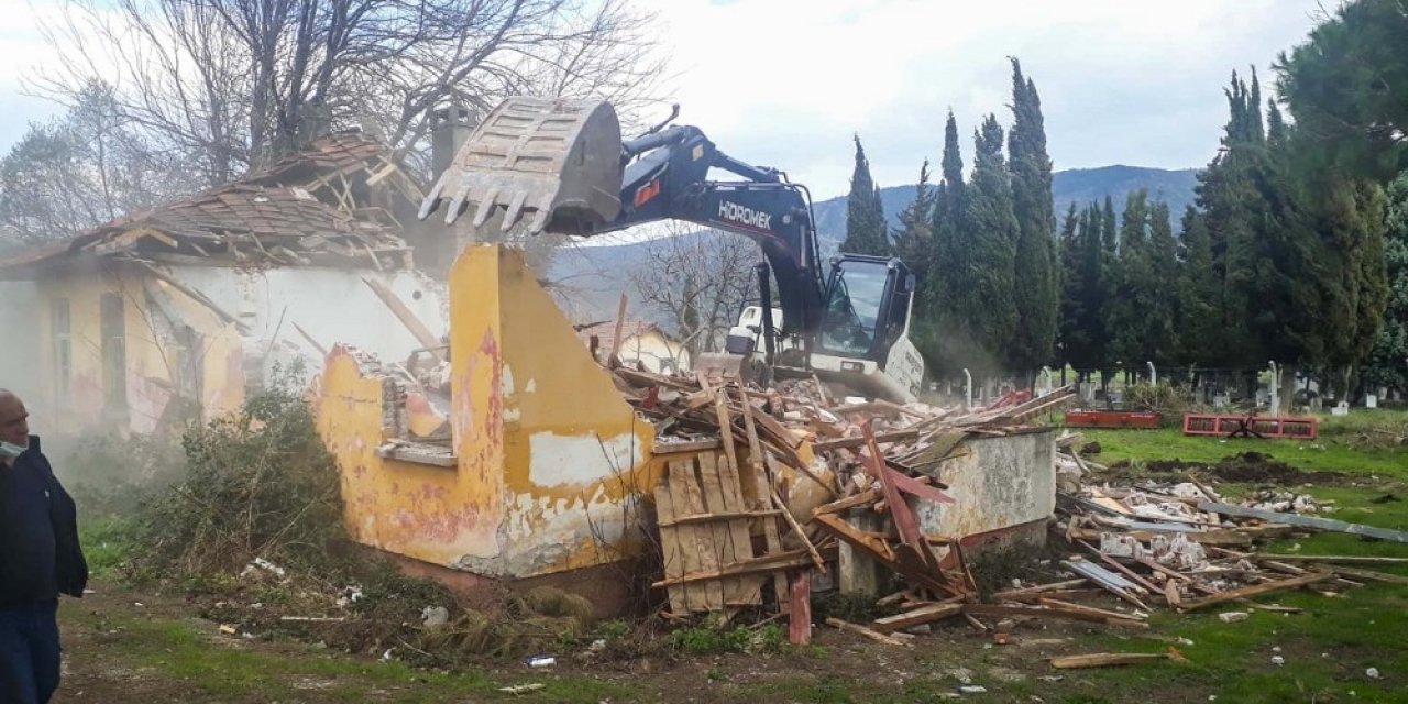 Karacabey’de Metruk Binalar Yıkılıyor