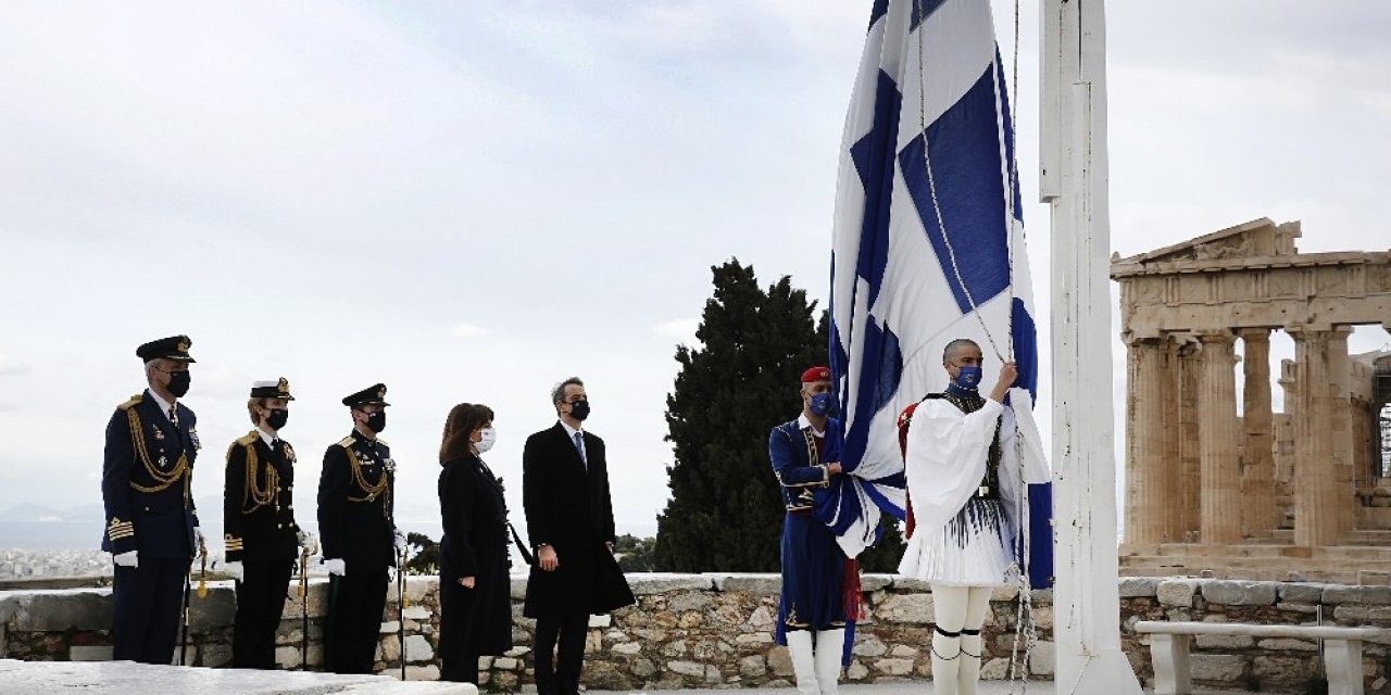 Yunanistan Bağımsızlık Gününü Askeri Geçit Töreniyle Kutladı