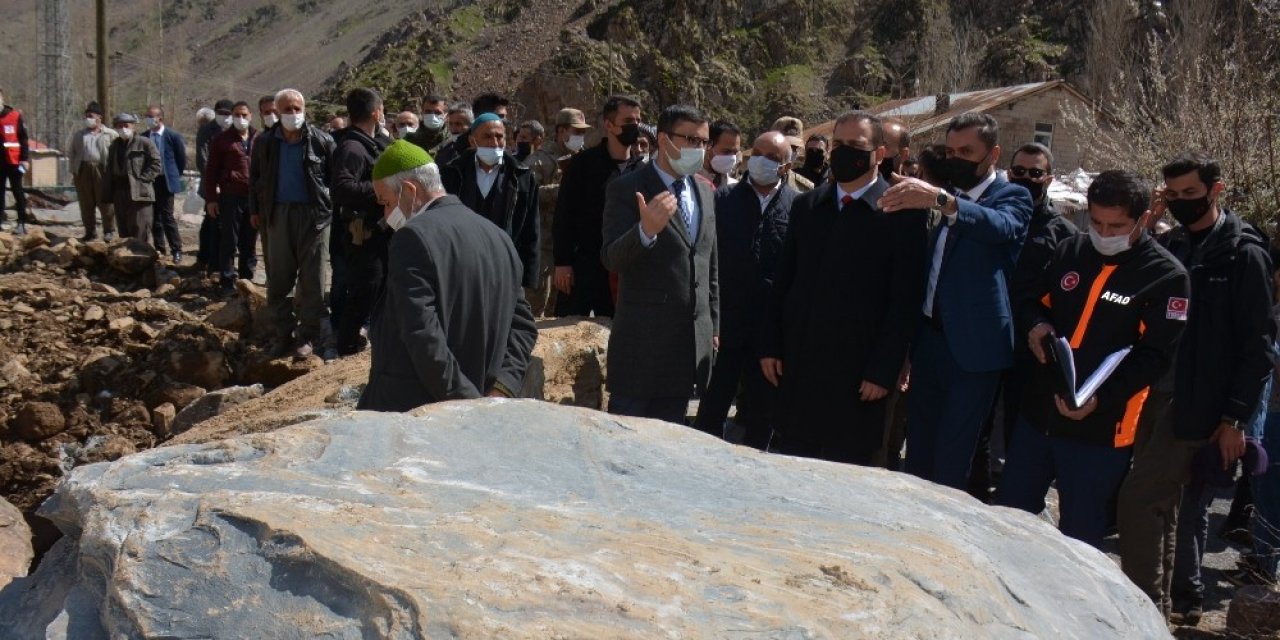 Vali Akbıyık Sel Bölgesinde İncelemelerde Bulundu