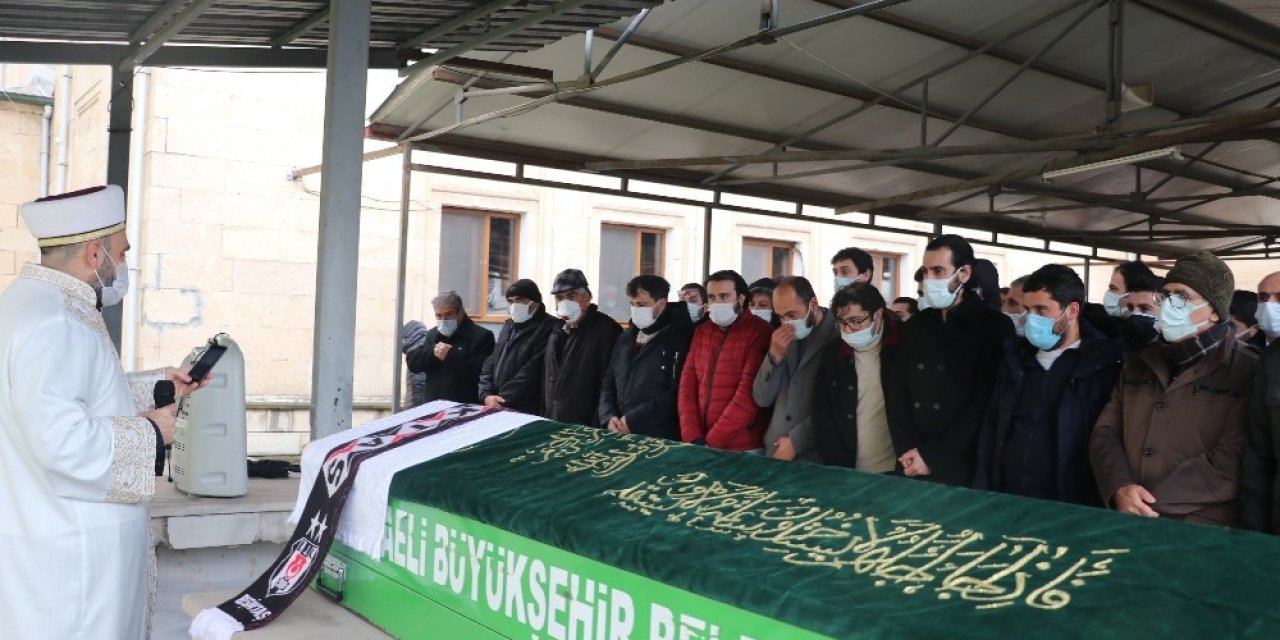 6 Ay Önce Evlenen Akademisyen Kalbine Yenildi