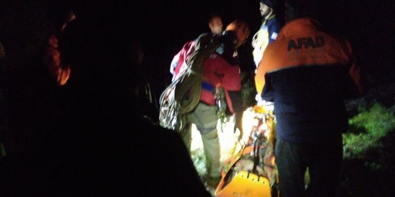 Yayladaki Hastaya 60 Metrelik Kayalıklardan Nefes Kesen Kurtarma Operasyonu