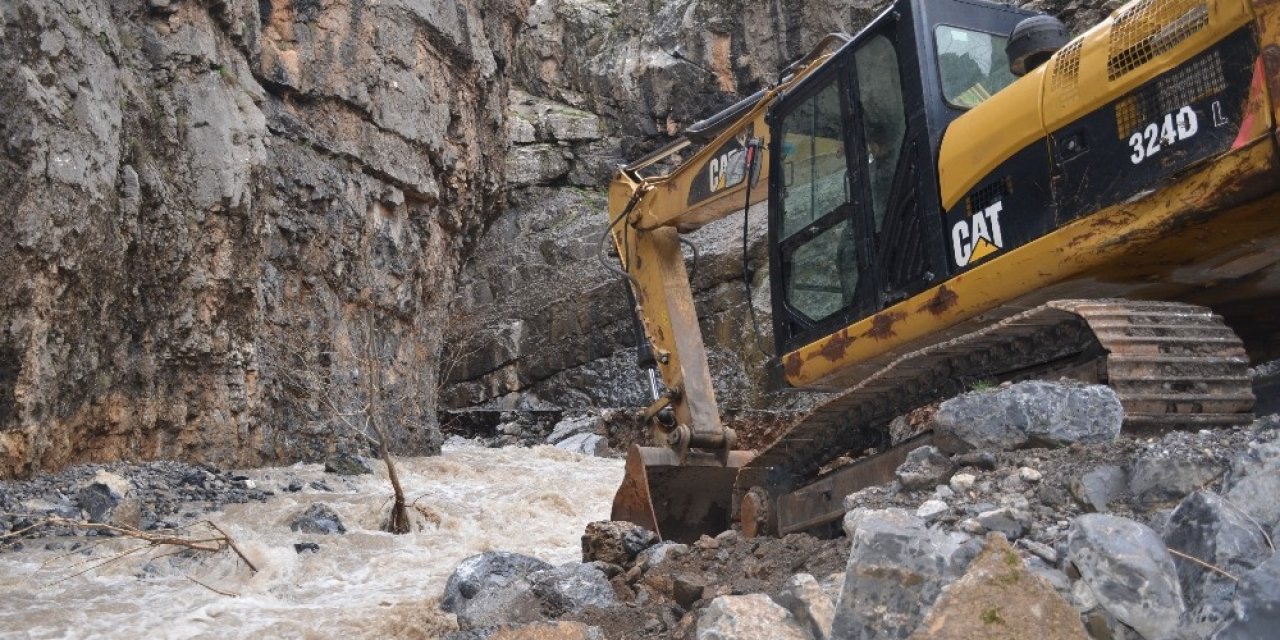 Şırnak’taki Sel Sonrası Yaralar Sarılmaya Başlandı