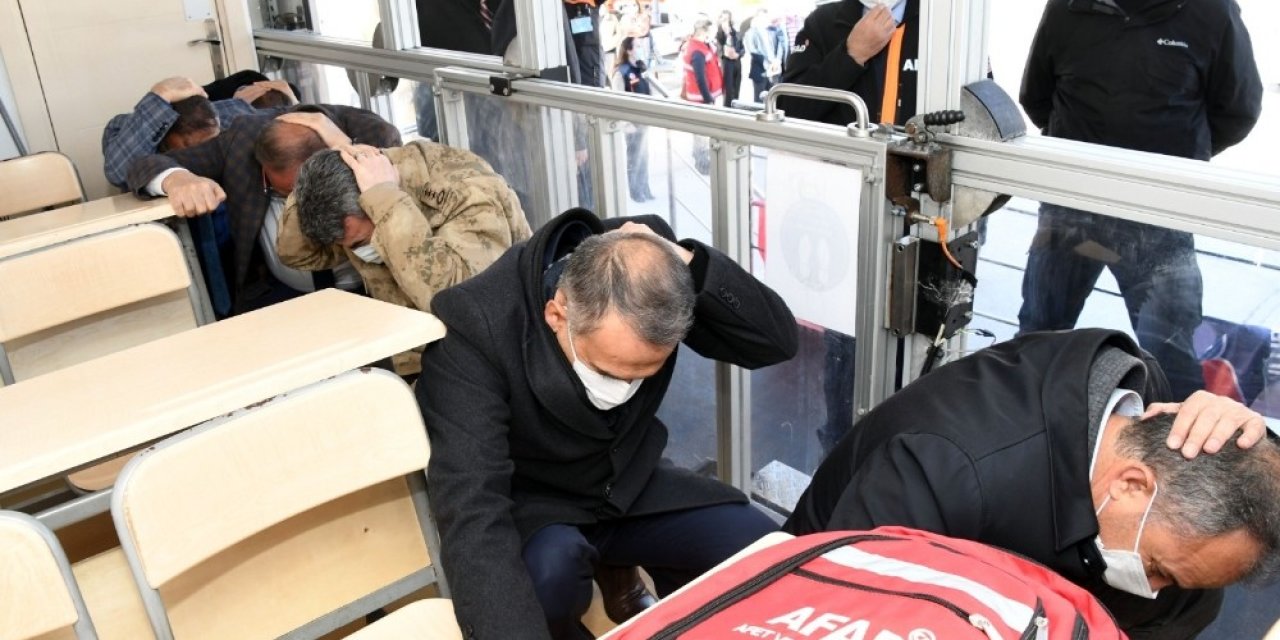İ̇l Protokolü 7.2 Şiddetinde Deprem Yaşadı