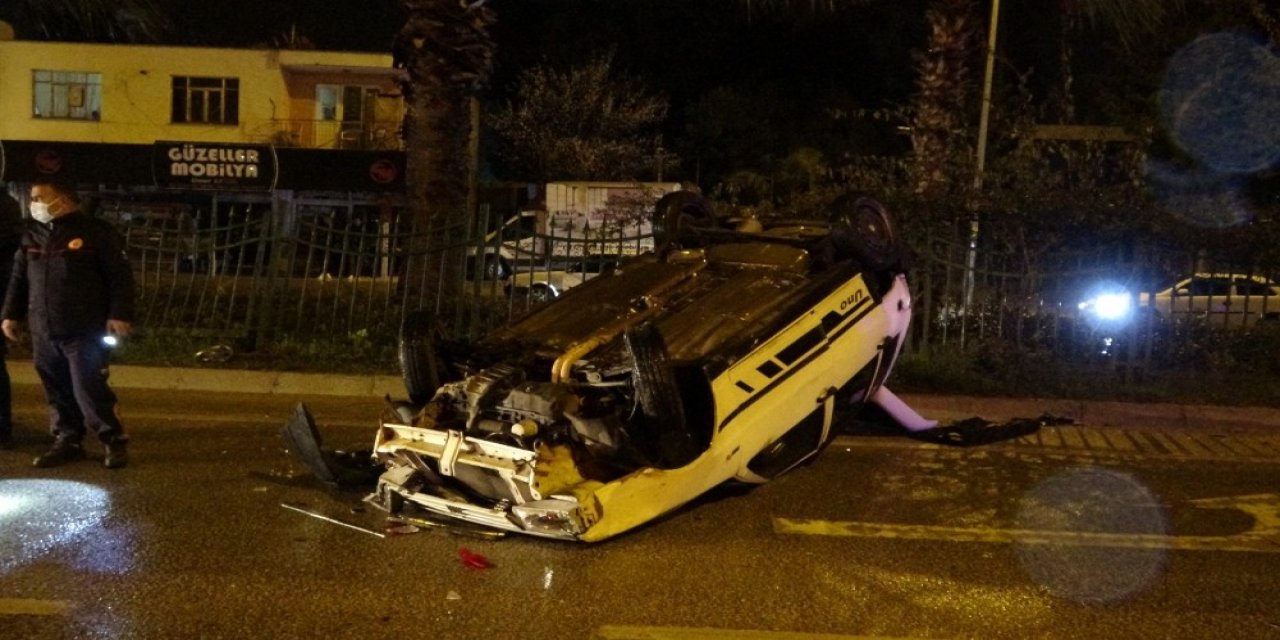 İ̇ki Otomobile Çarpan Araç Takla Attı:1 Yaralı