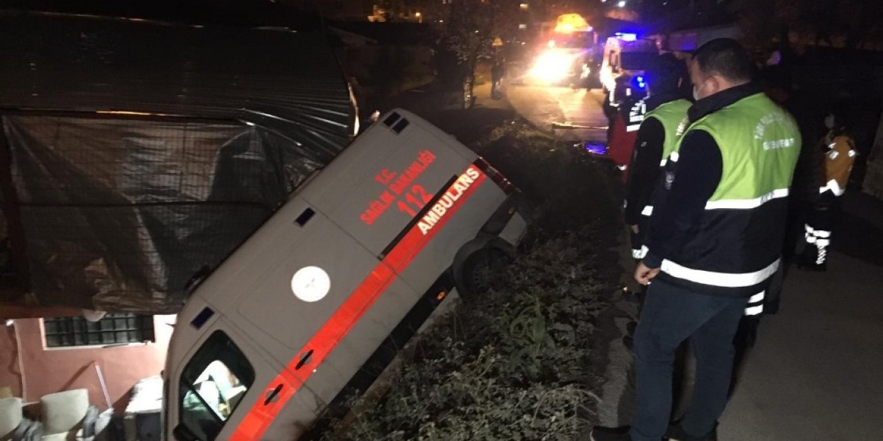 Ümraniye’de Kaza Yapan Ambulansta Kalbi Duran Hastayı Hayatta Tutmak İçin Zamanla Yarıştılar