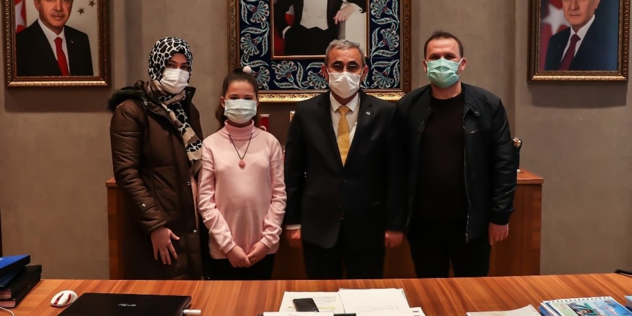 Ortaokul Öğrencisi Başkan Işık’a Şiir Yazdı