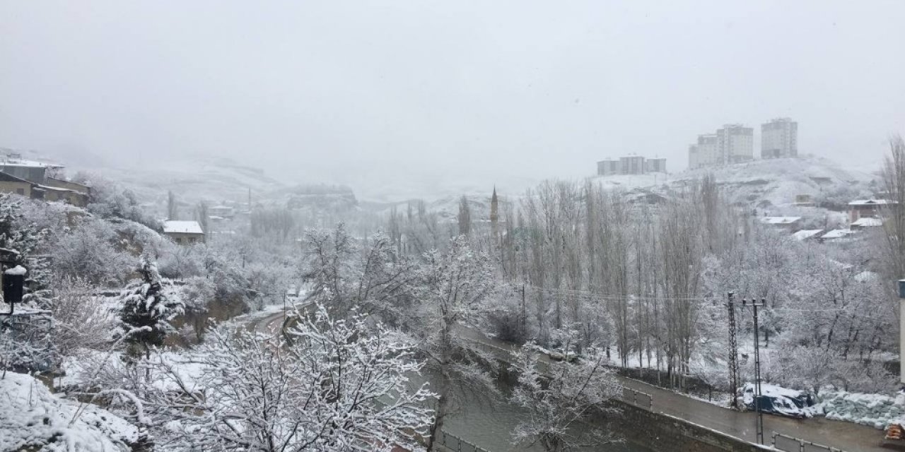 Malatyalılar Güne Kar Yağışı İle Başladı