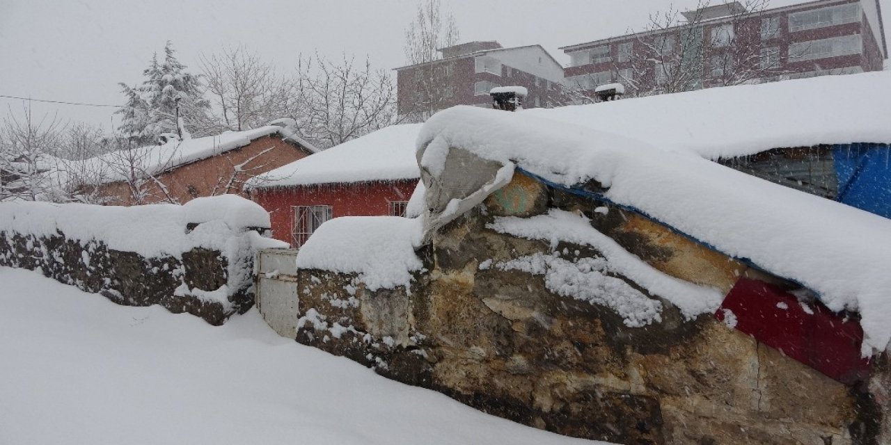 Bitlis’te 185 Köy Yolu Ulaşıma Kapandı