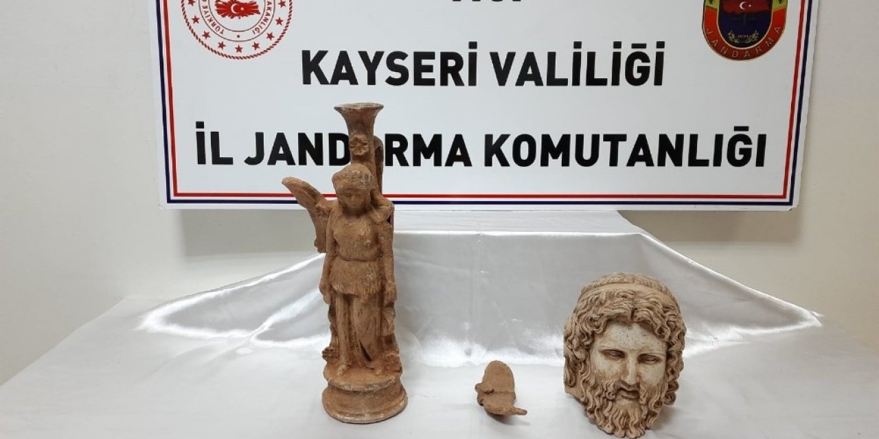Heykelleri 100 Bin Dolara Satarken Yakalandı