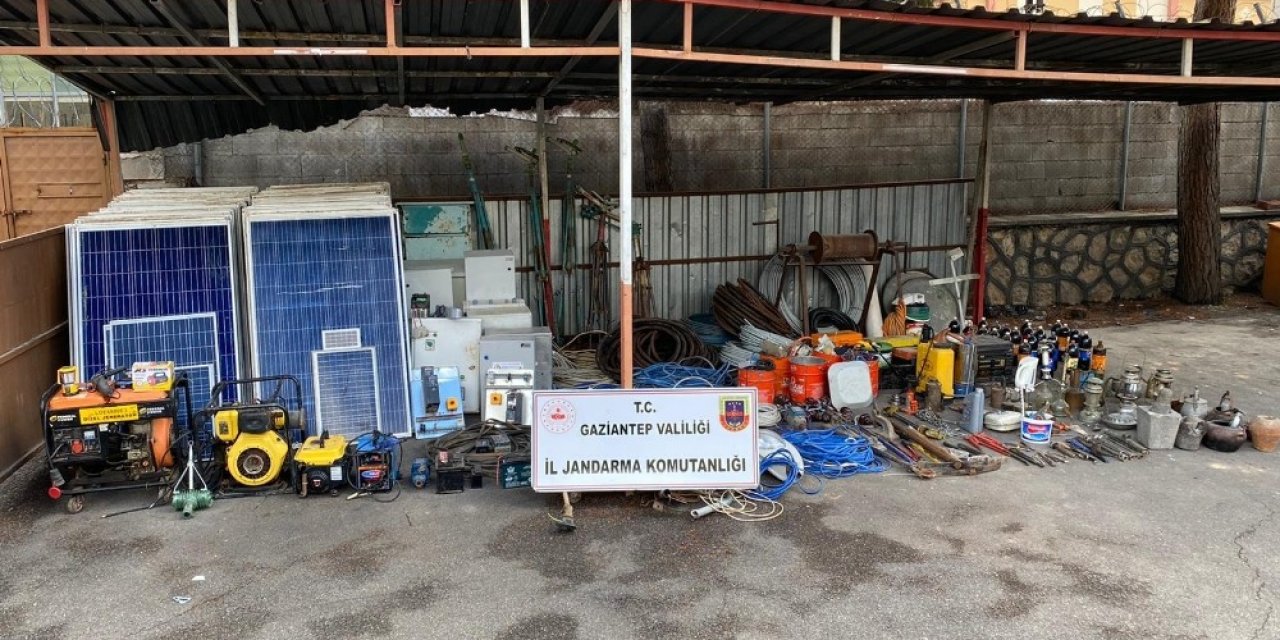 Tarım Arazilerinden Güneş Panellerini Çalan Çeteyi Jasat Çökertti