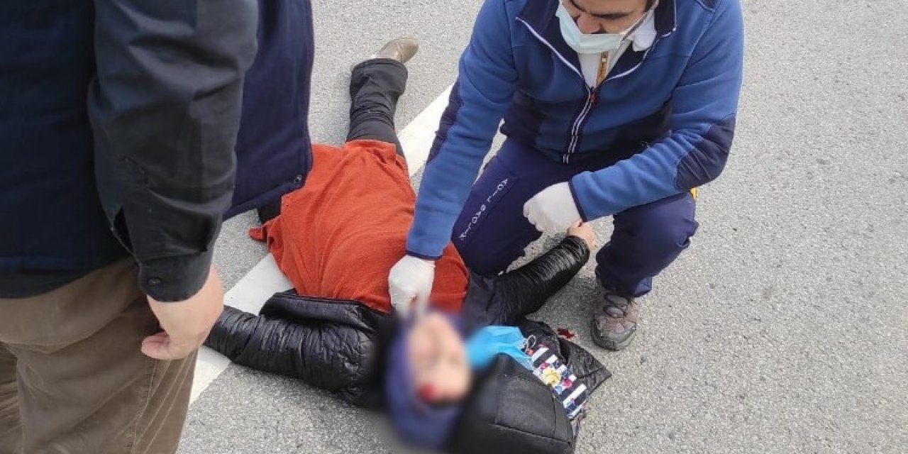 Yaya Geçidinde Anne Ve Oğluna Otomobil Çarptı